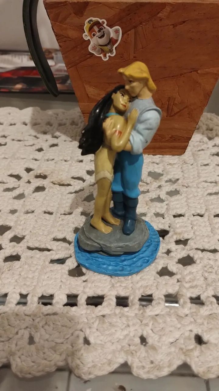 Miniatura Pocahontas e John Smith