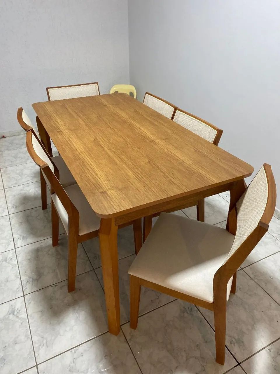 Mesa de jantar com tampo de madeira 1.60x90 com 06 cadeiras