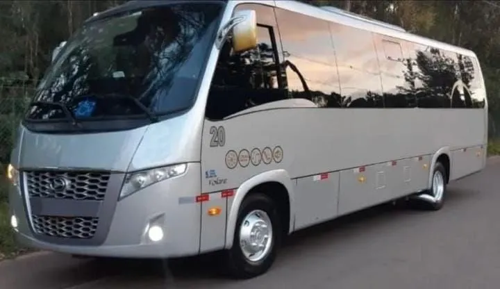Micro ônibus w9 impecável ano 2015 com 28L (transferência de dívida)