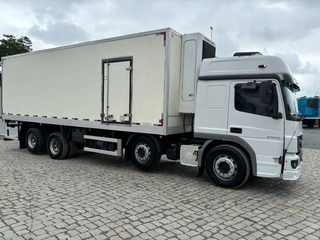 MB ATEGO 2429 BITRUCK