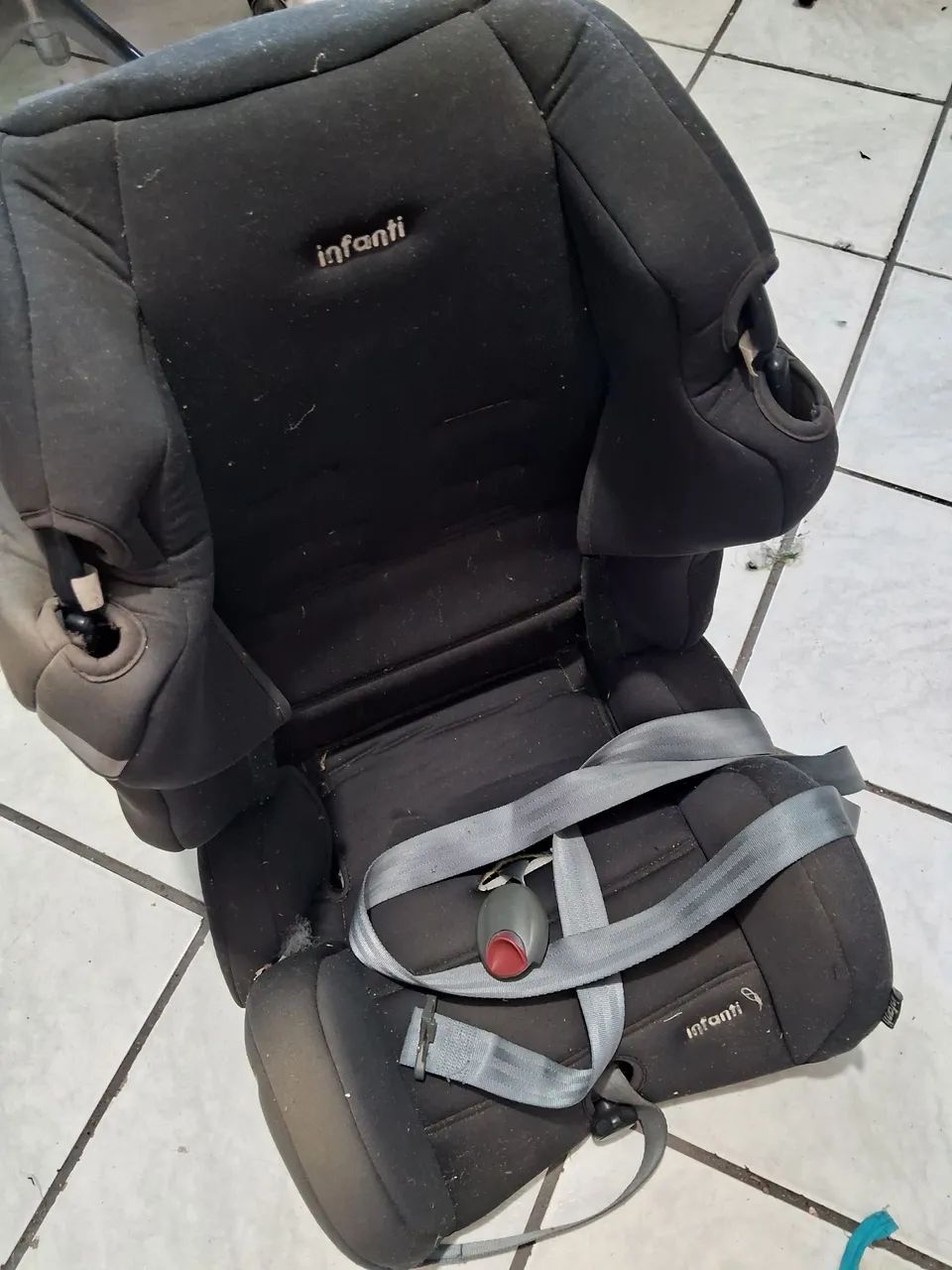 Cadeirinha de bb para carro.