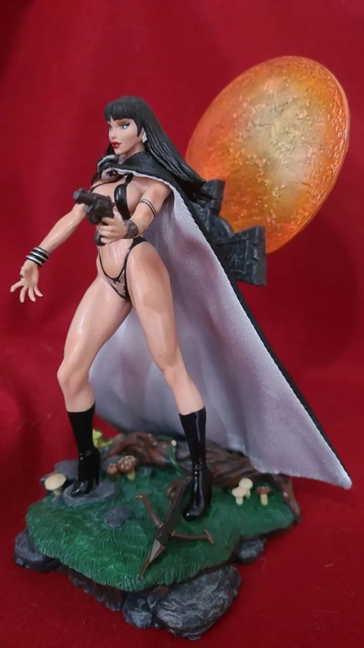 Vampirella Halloween Special Edition Action Figure Moore Creations - Foto 3