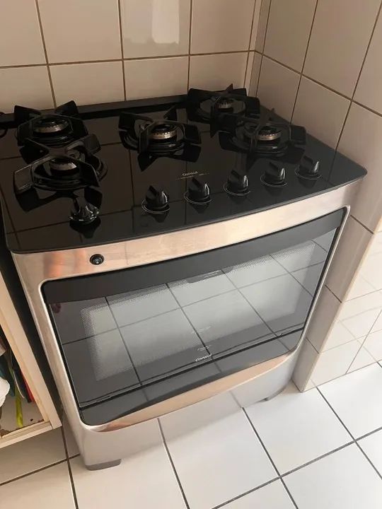 Fogão Cônsul 5 bocas inox com mesa de vidro