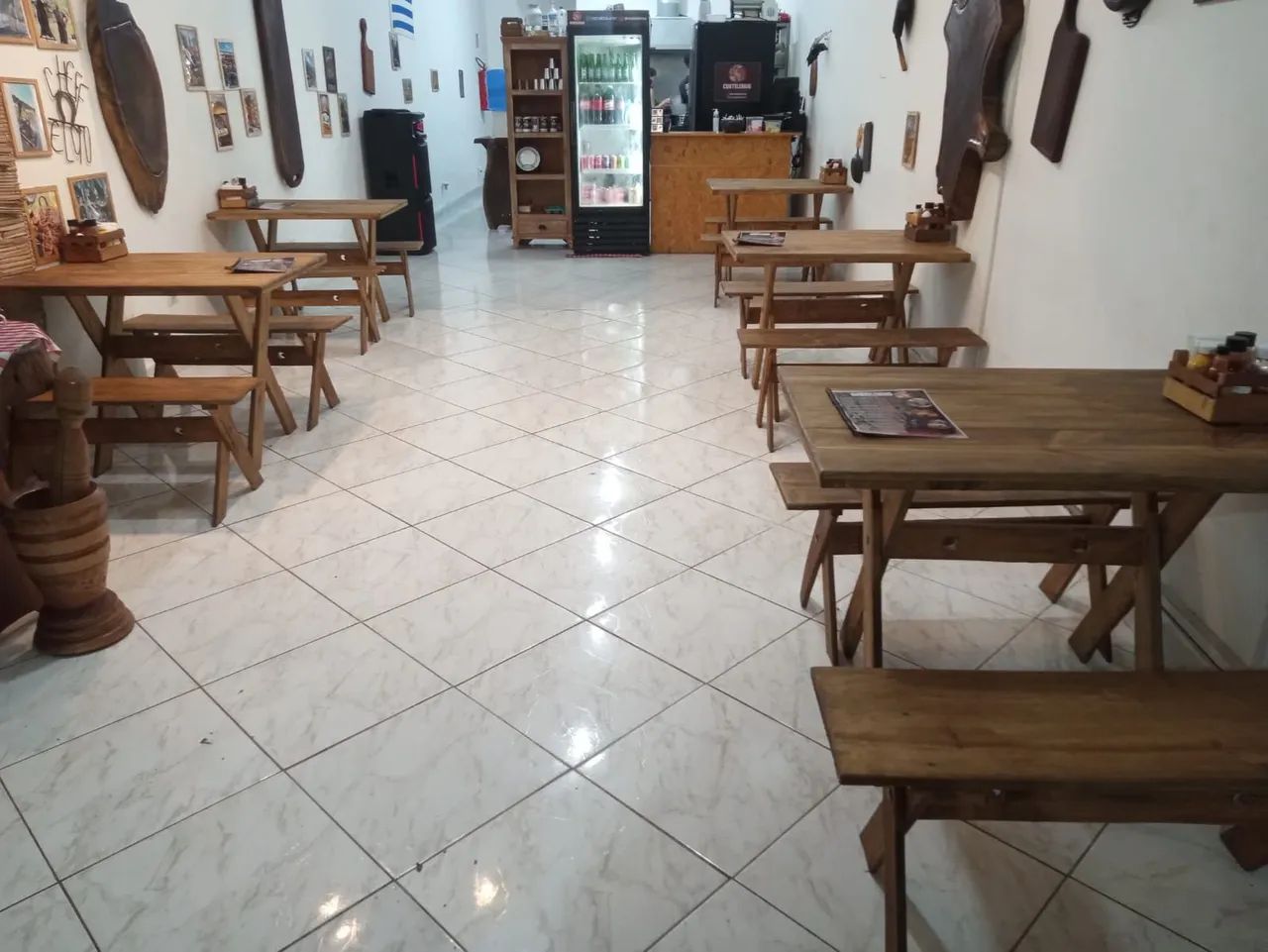 Mesa e bancos de madeira para comércio - Foto 6