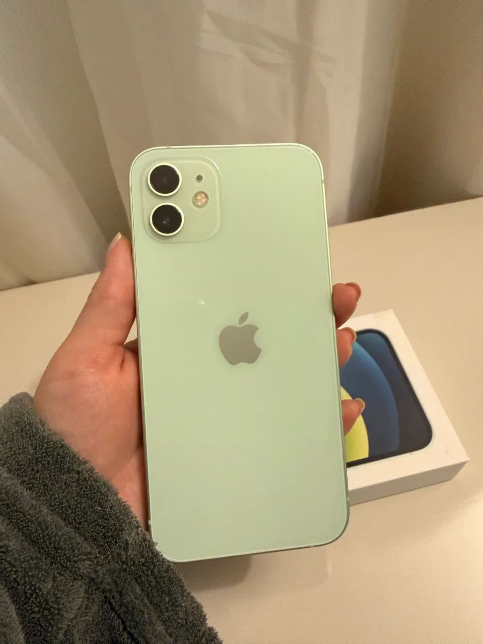 iPhone 12 64GB (semi-novo)