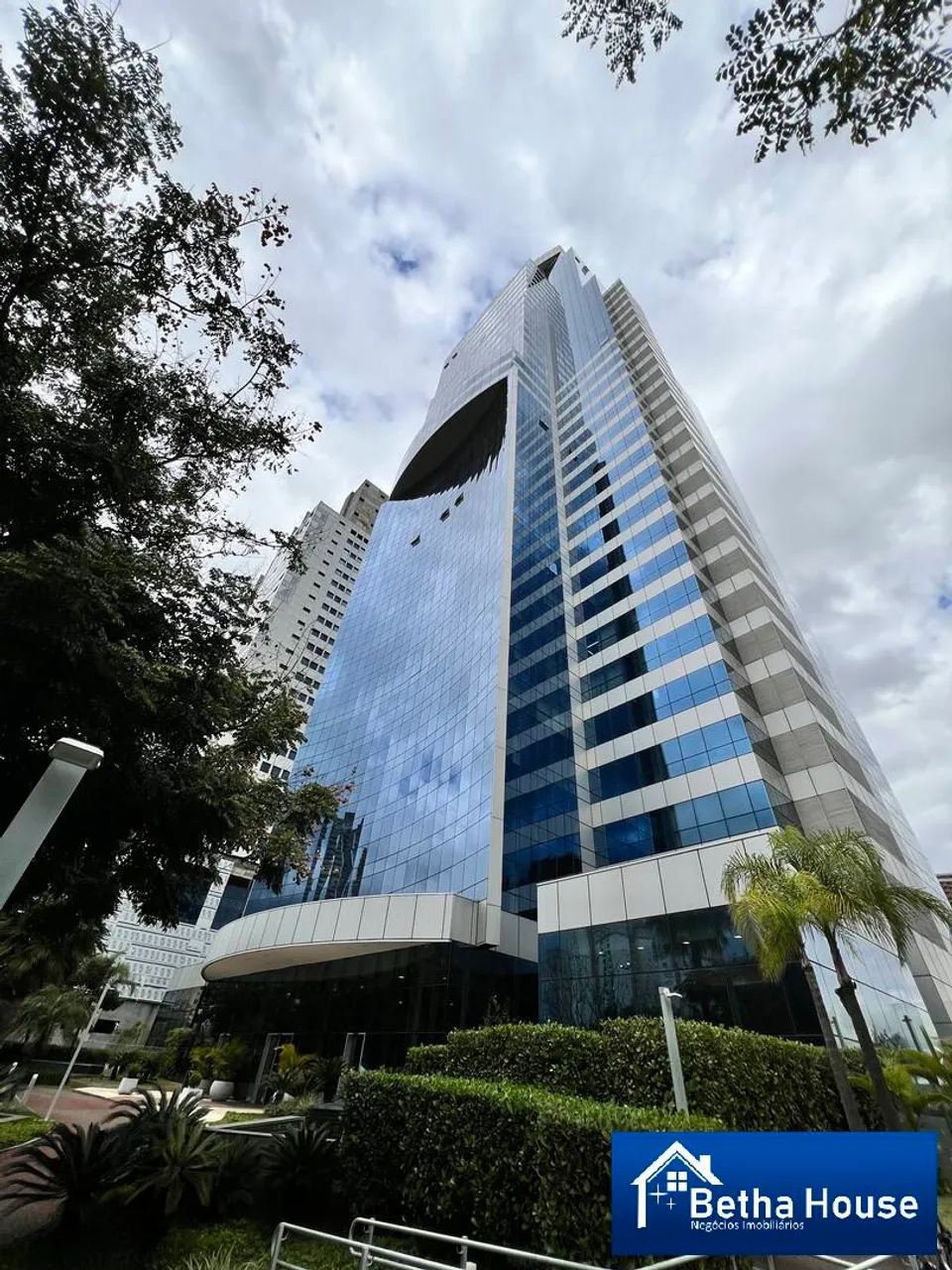 SALA COMERCIAL DE 90,30 M2 PARA LOCAÇÃO EM ALPHAVILLE 18 DO FORTE