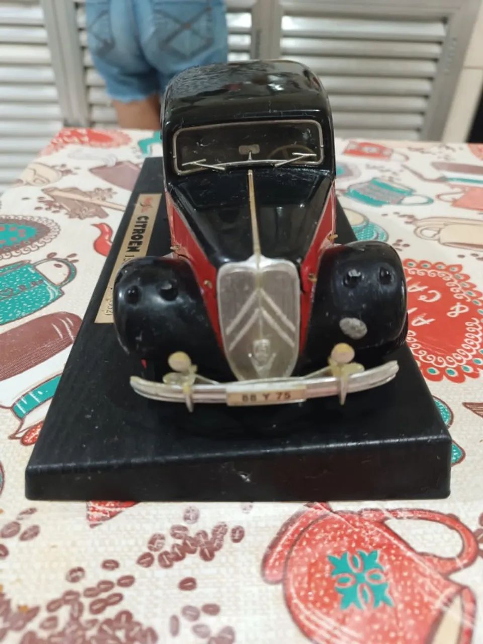 Miniatura Maisto Citroën 15CV 6 Cyl 1952 - Escala 1:18 - Hobbies e