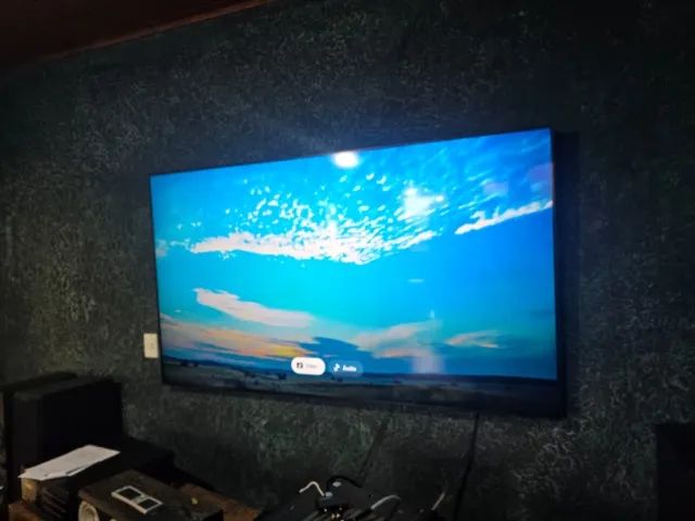 TV Com tela de cristal liquido, 85 polegadas 5 meses de uso.