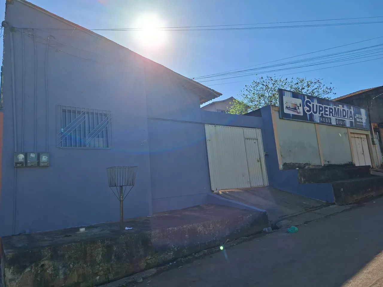 VENDE- SE  1 casa e 2 kit-nets. 