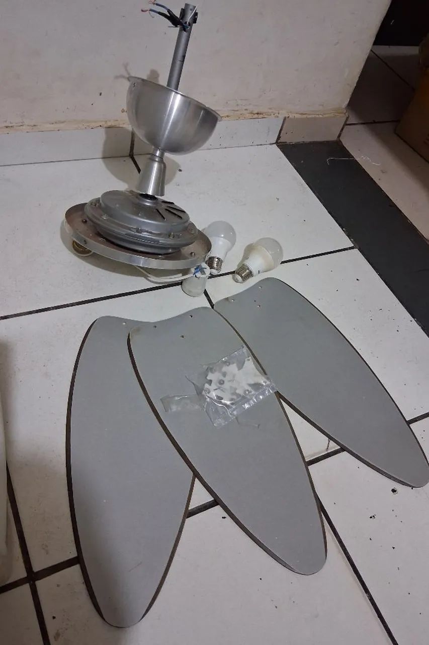 Vendo 1 Ventilador de Teto C/ Preço Incrível! (ver preço)