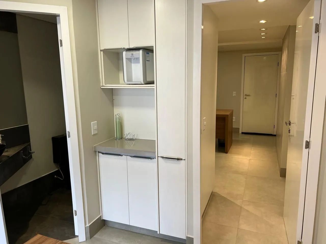 Alugo sala comercial mobiliada, escritório, consultório na asa norte - Foto 3