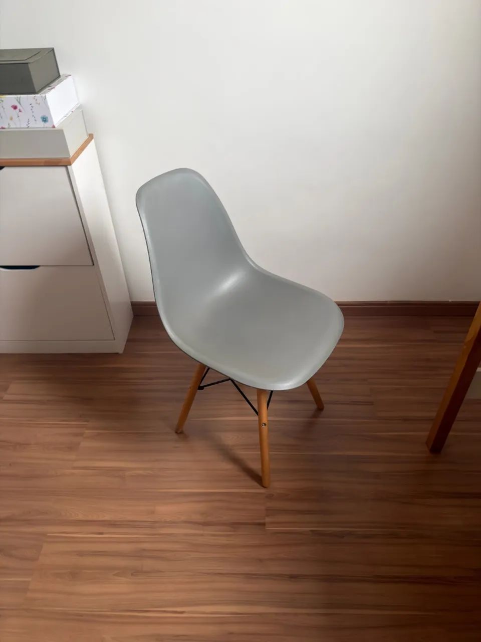Cadeira Charles Eames Eiffel Cinza  - Foto 2