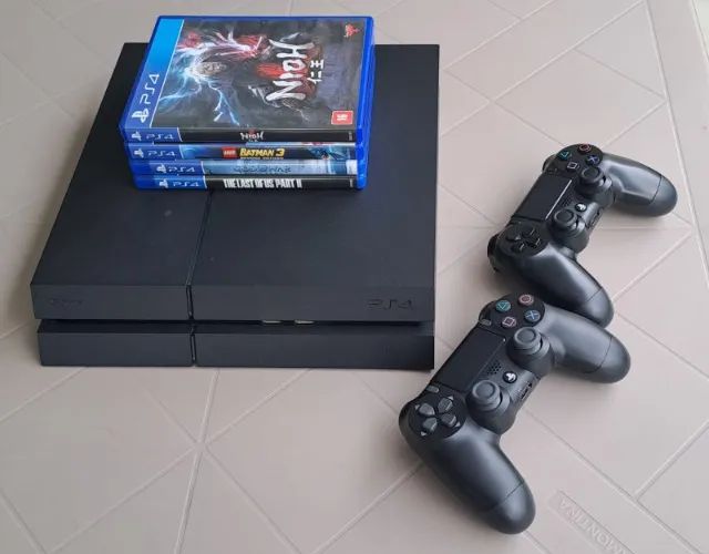 PS4 + 2 Controles + 4 Jogos Originais - Ótimo Estado - Consoles de