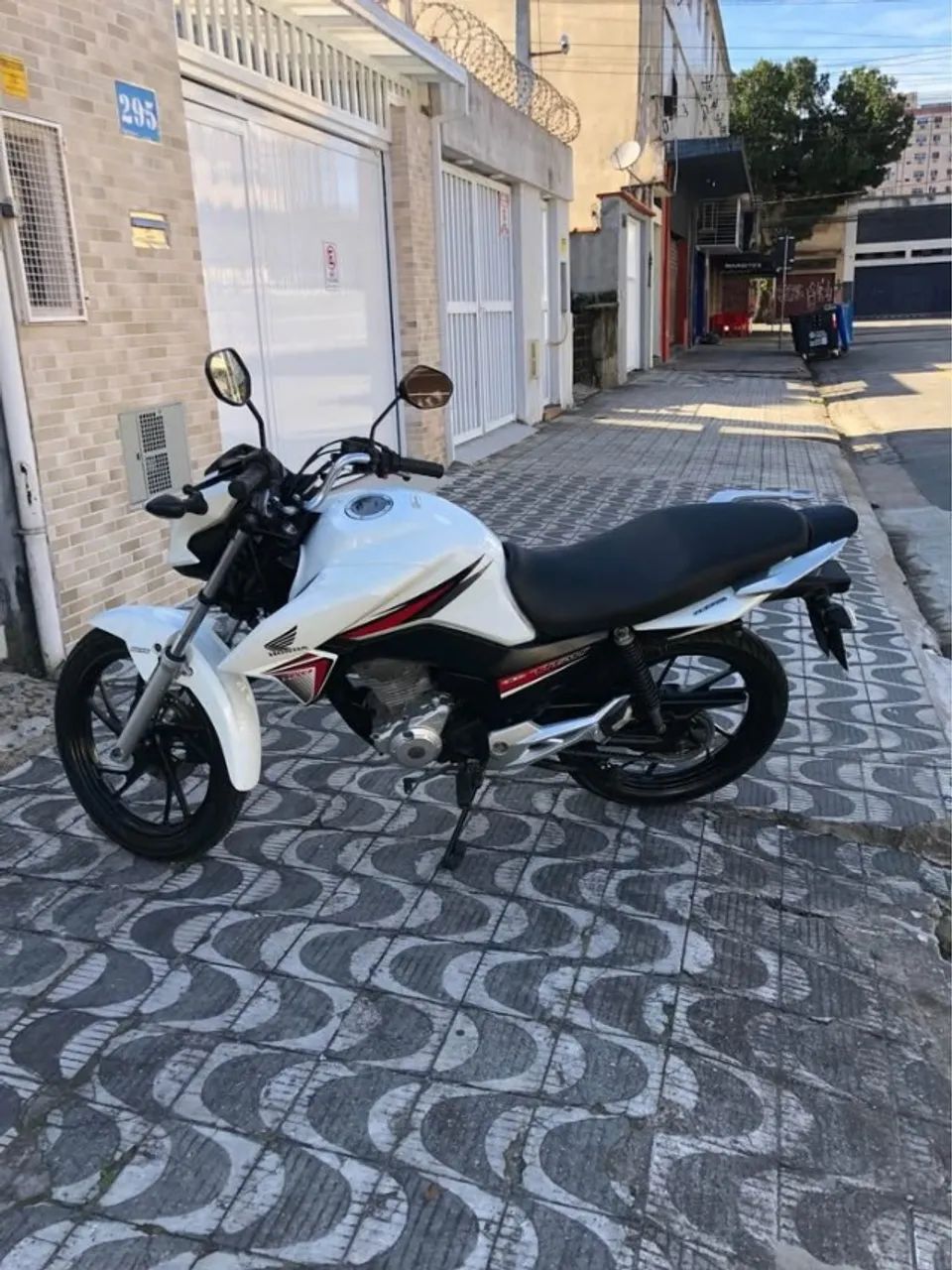 Vende-se  Titan 2017  Segundo Dono  - Foto 3