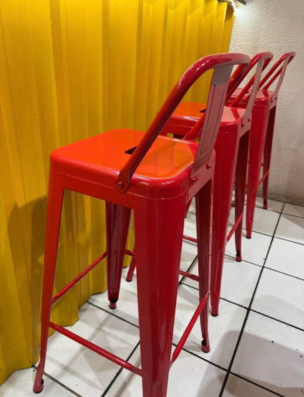 Banquetas Iron com encosto NOVAS e embaladas 