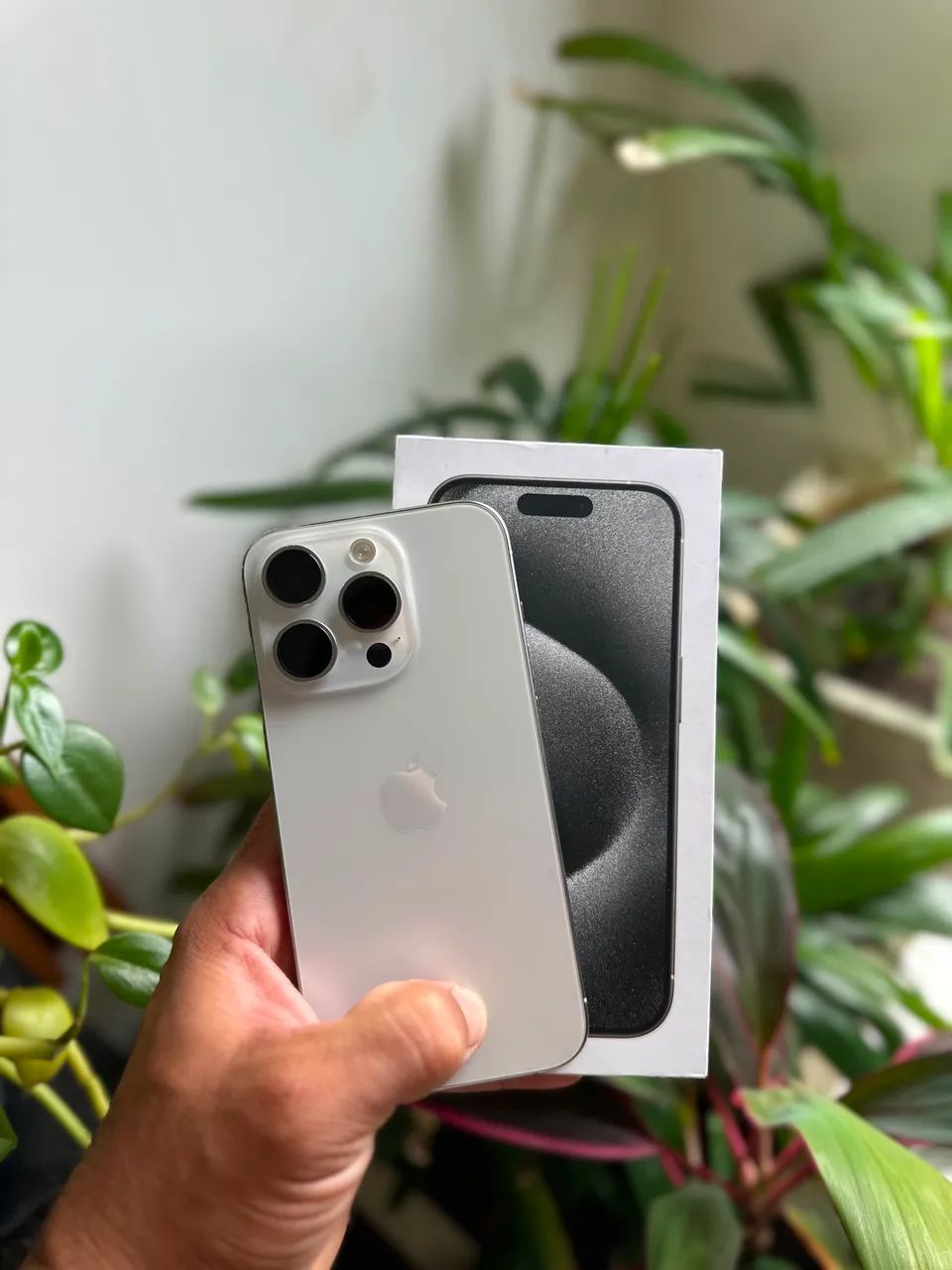 iPhone 15 na caixa 