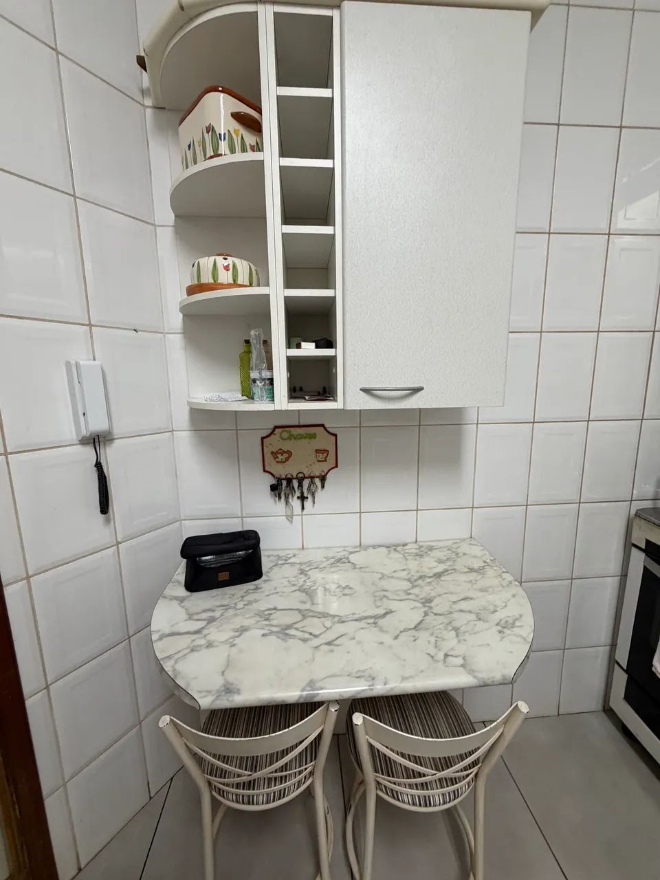 Conjunto de armários de cozinha + mesa de parede 