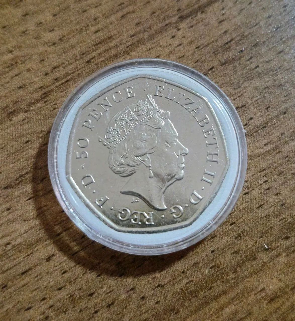 Moeda da Inglaterra 50 Pence 2016 Comemorativa Batalha de Hastings - Foto 2