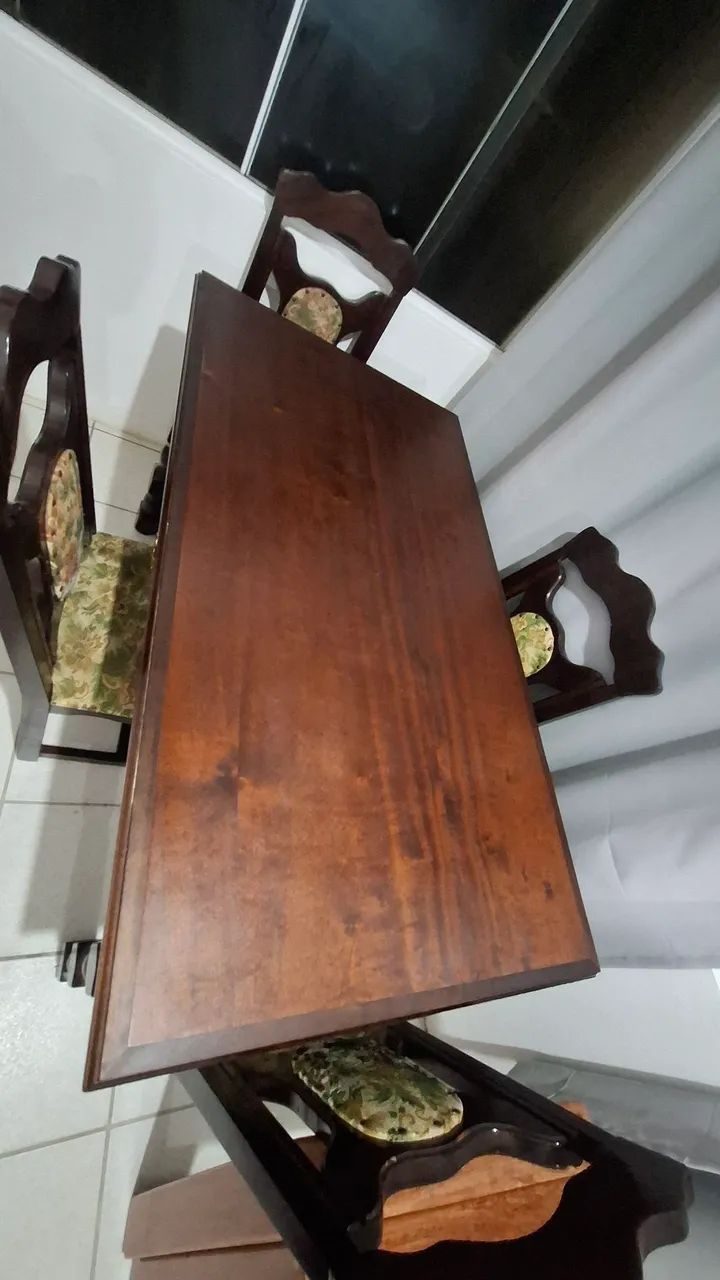 Mesa de Jantar em Madeira Maciça + 4 Cadeiras Coloniais - Foto 2