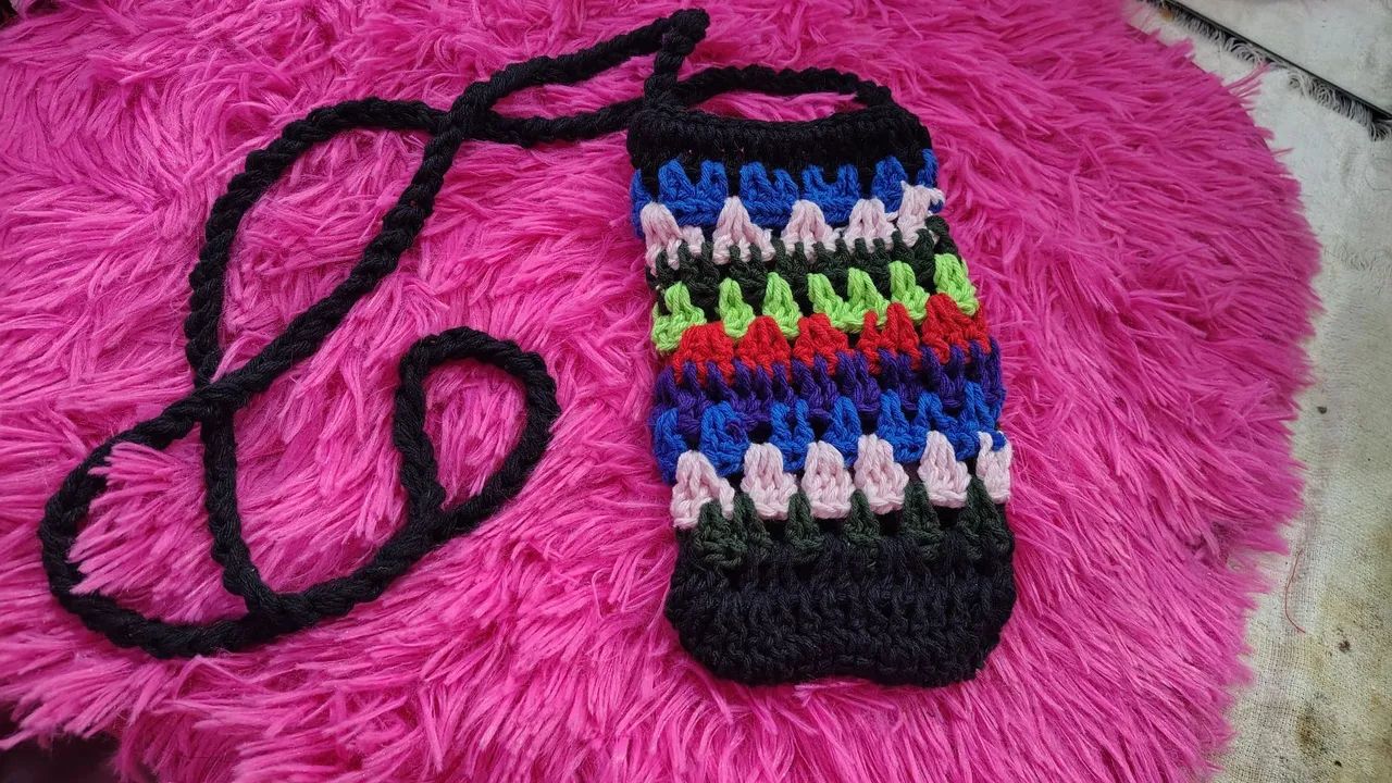 ACEITO ENCOMENDAS 20,00! BOLSINHA DE CROCHÊ!  - Foto 4