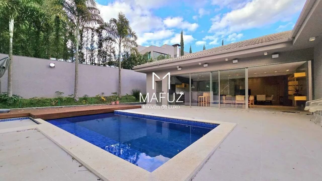 CASA LINEAR COM 4 SUITES NO CORAÇÃO DA NATUREZA