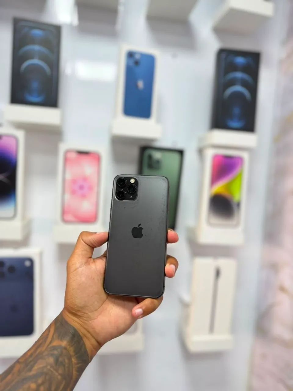 IPHONE 11 PRO 256GB<br>R$ 1.599<br>PROMOÇÃO