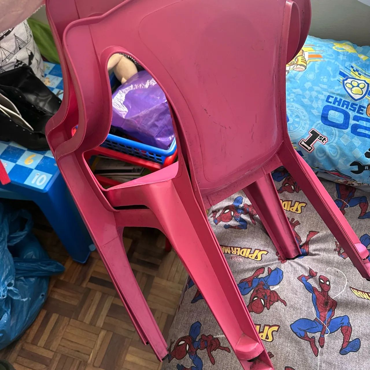 Vendo mesinha infantil + cadeiras  - Foto 3