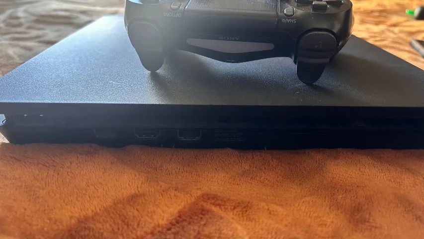 PS4 com dois controles  - Foto 5