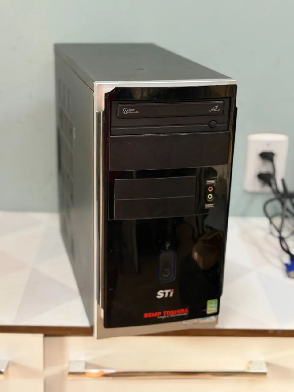 CPU de Mesa Intel Core i3 / 4GB RAM / HD 320GB - Funcionando 100%  
