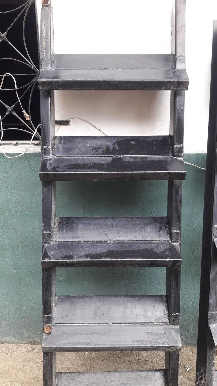 Escada de ferro com corrimão - Foto 4