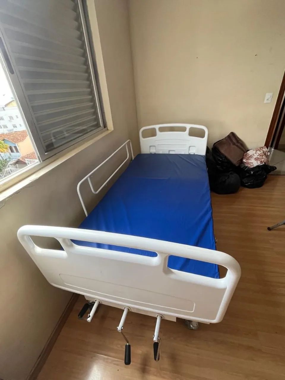 Vendo cama hospitalar manual ótima - Foto 2
