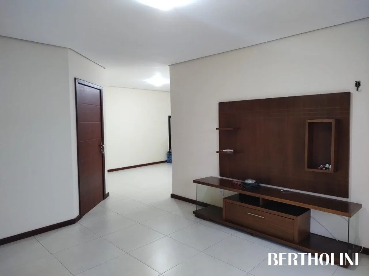 Excelente apartamento com 2 quartos, no Centro de Penedo/RJ. - Foto 3