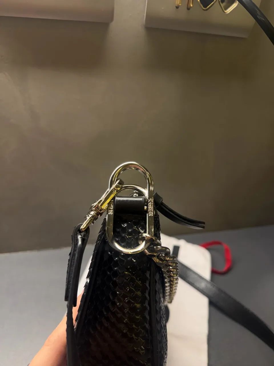 Bolsa tiracolo Emmy Snake preta - Foto 3