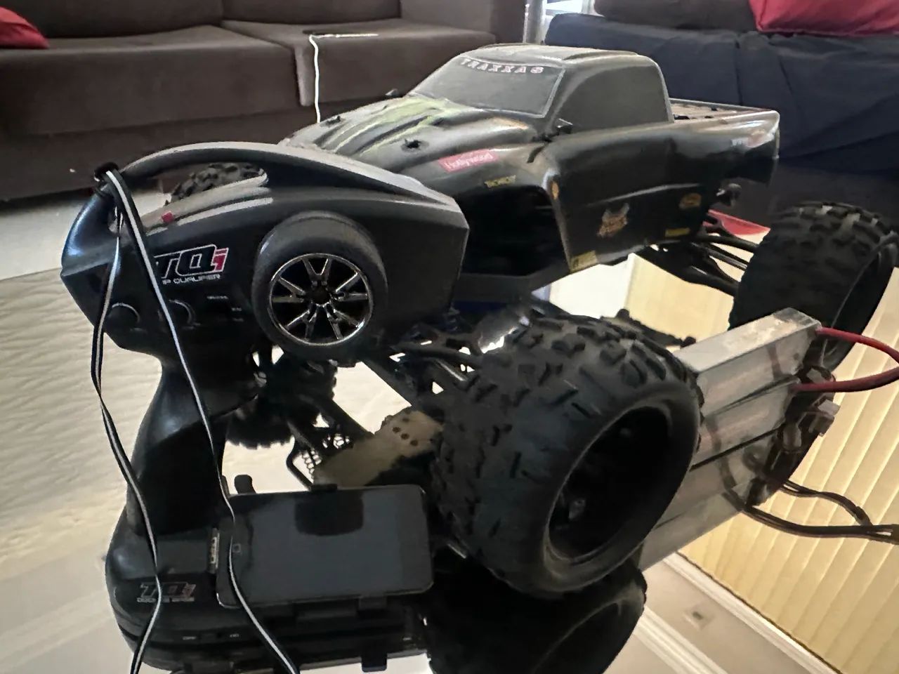 Automodelo Traxxas EMaxx - Foto 4