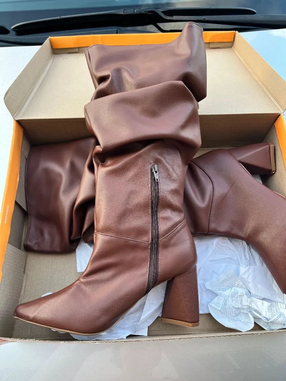 Botas femininas em couro número 35 - Foto 2