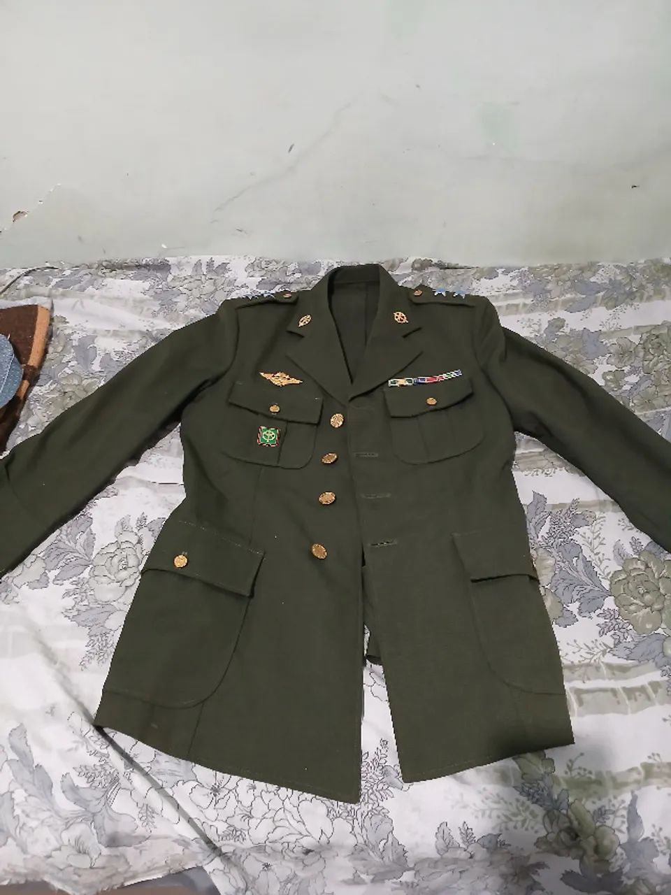 Uniforme verde eb muito novo