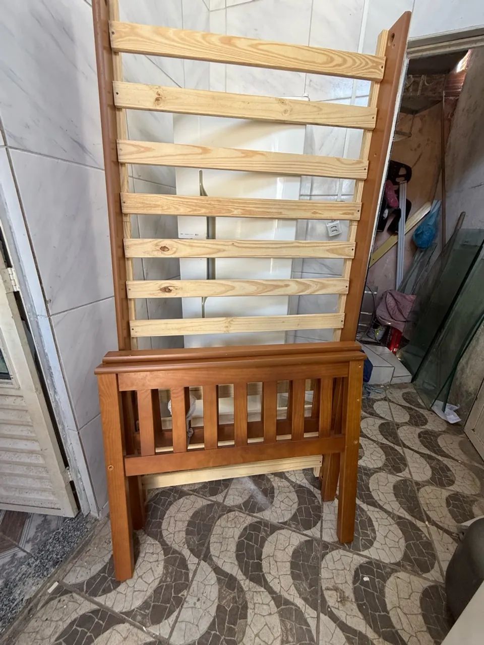 Cama solteiro com colchão!