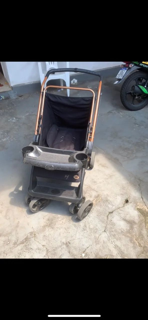 Carrinho de bebê usado