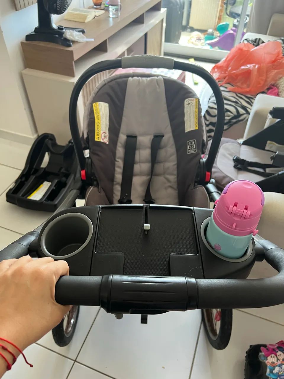 Vendo Carrinho de bebê + bebê conforto 2 em 1 usado - Foto 3