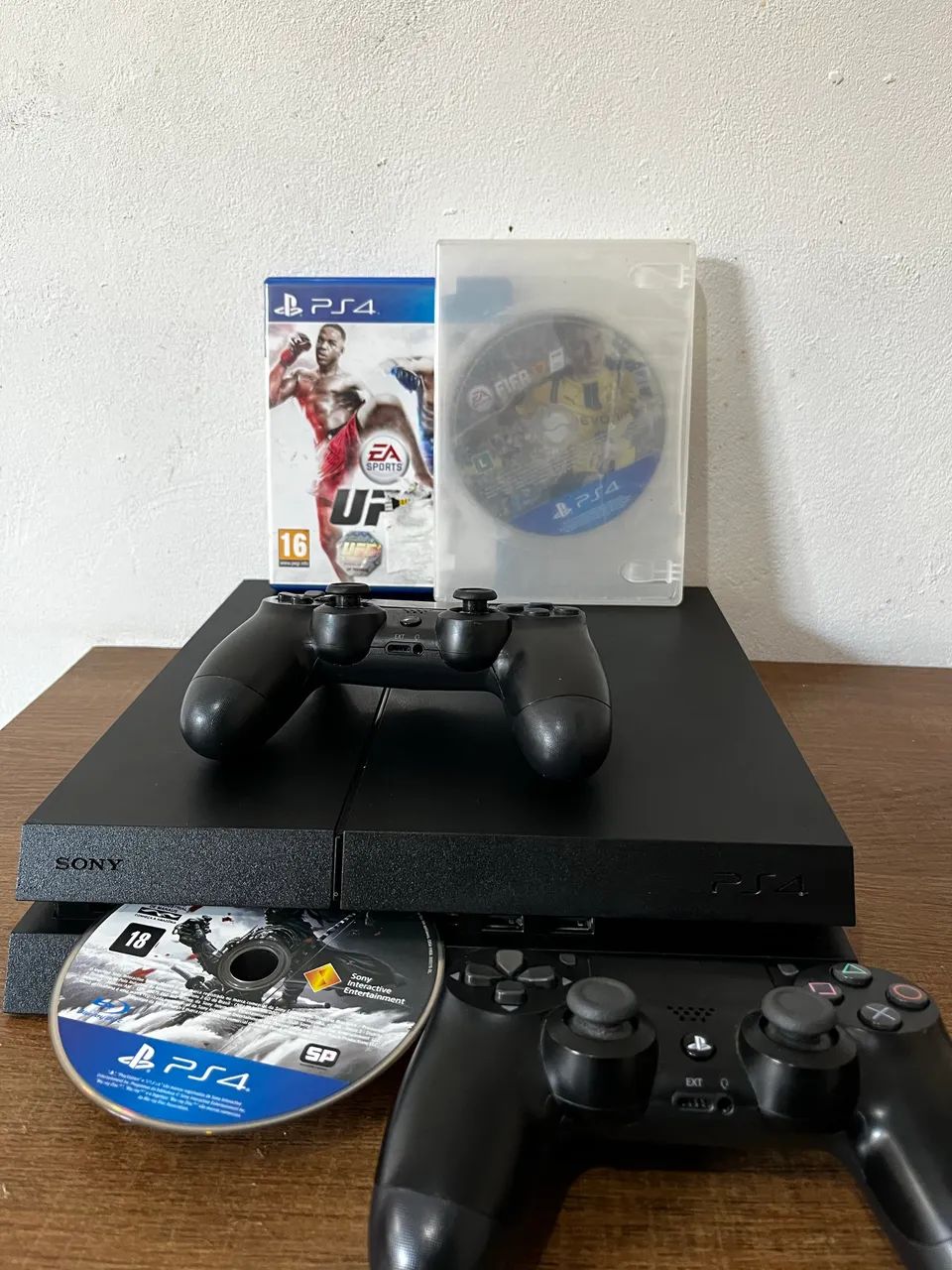PS4 + 2 controles + jogos  - Foto 2
