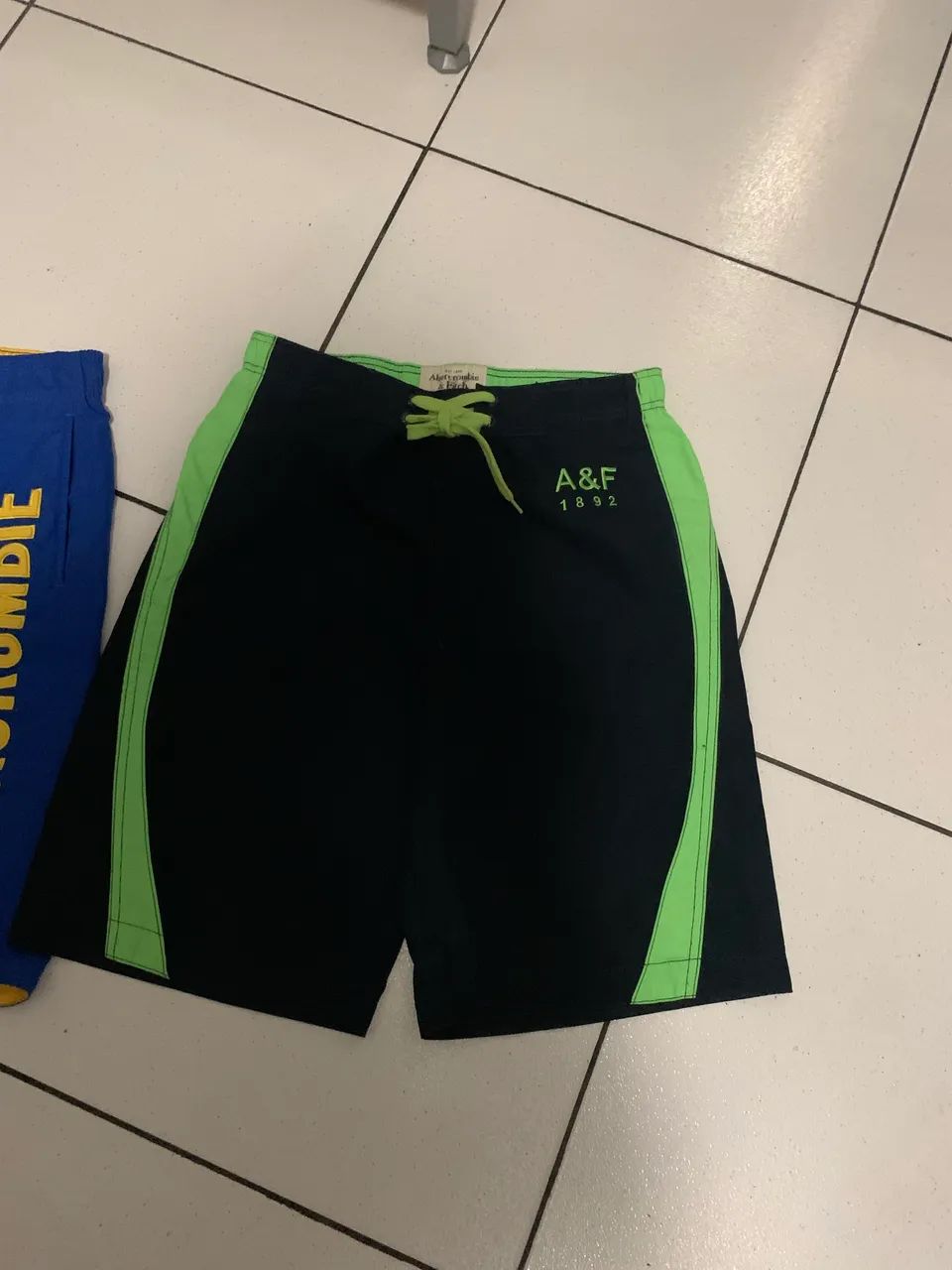 2 bermudas masc, originais, Abercrombie - Foto 3