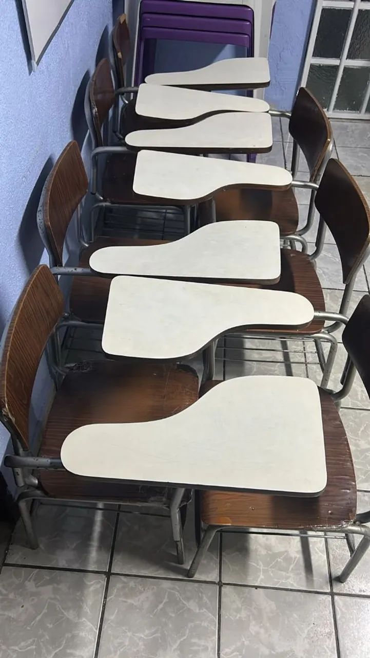 Carteiras escolar para cursor e reforço escolar.
