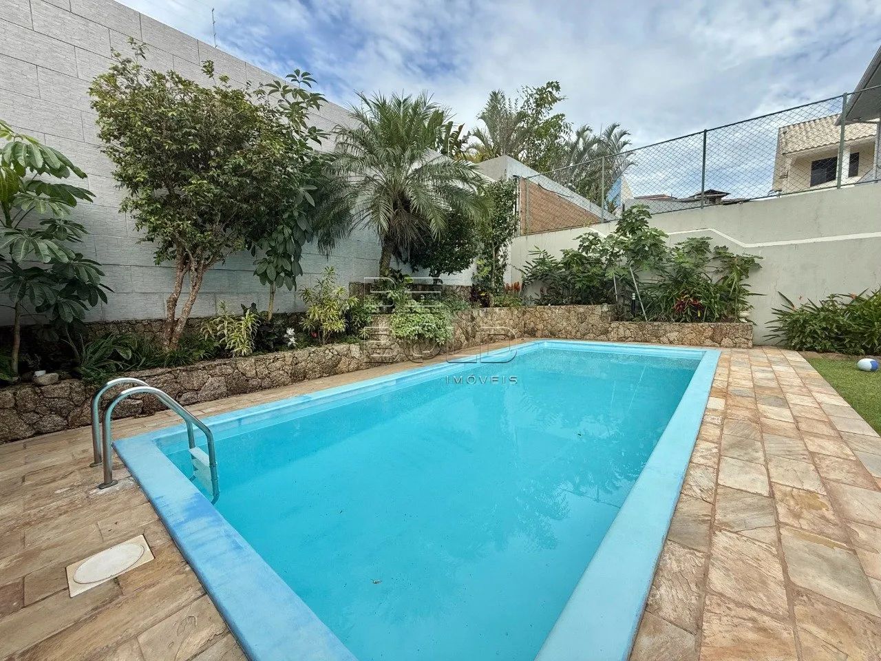 Casa com piscina e 3 dormitórios em Itaguaçu - Foto 2