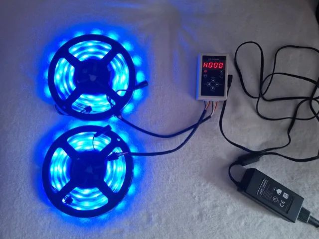 Fitas (2x5M) led com controladora e fonte (Com efeito aurora).