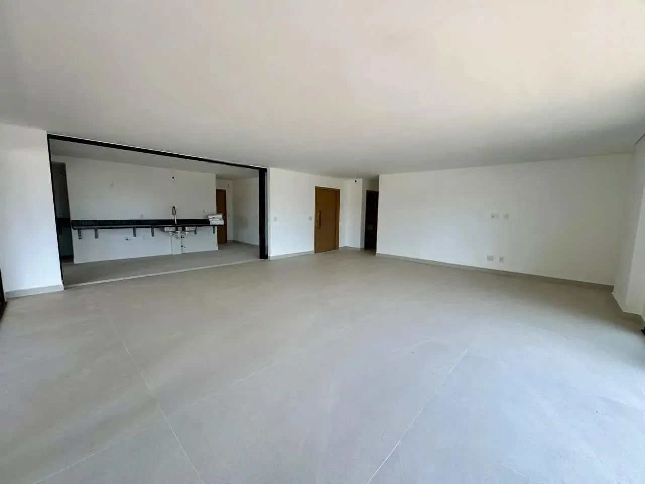 Imóvel para venda tem 245 metros quadrados com 4 quartos em Setor Bueno - Goiânia - GO - Foto 2