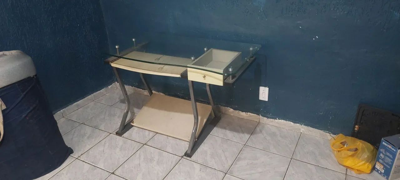 VENDO MESA NOTEBOOK DE VIDRO USADO402625426453975042