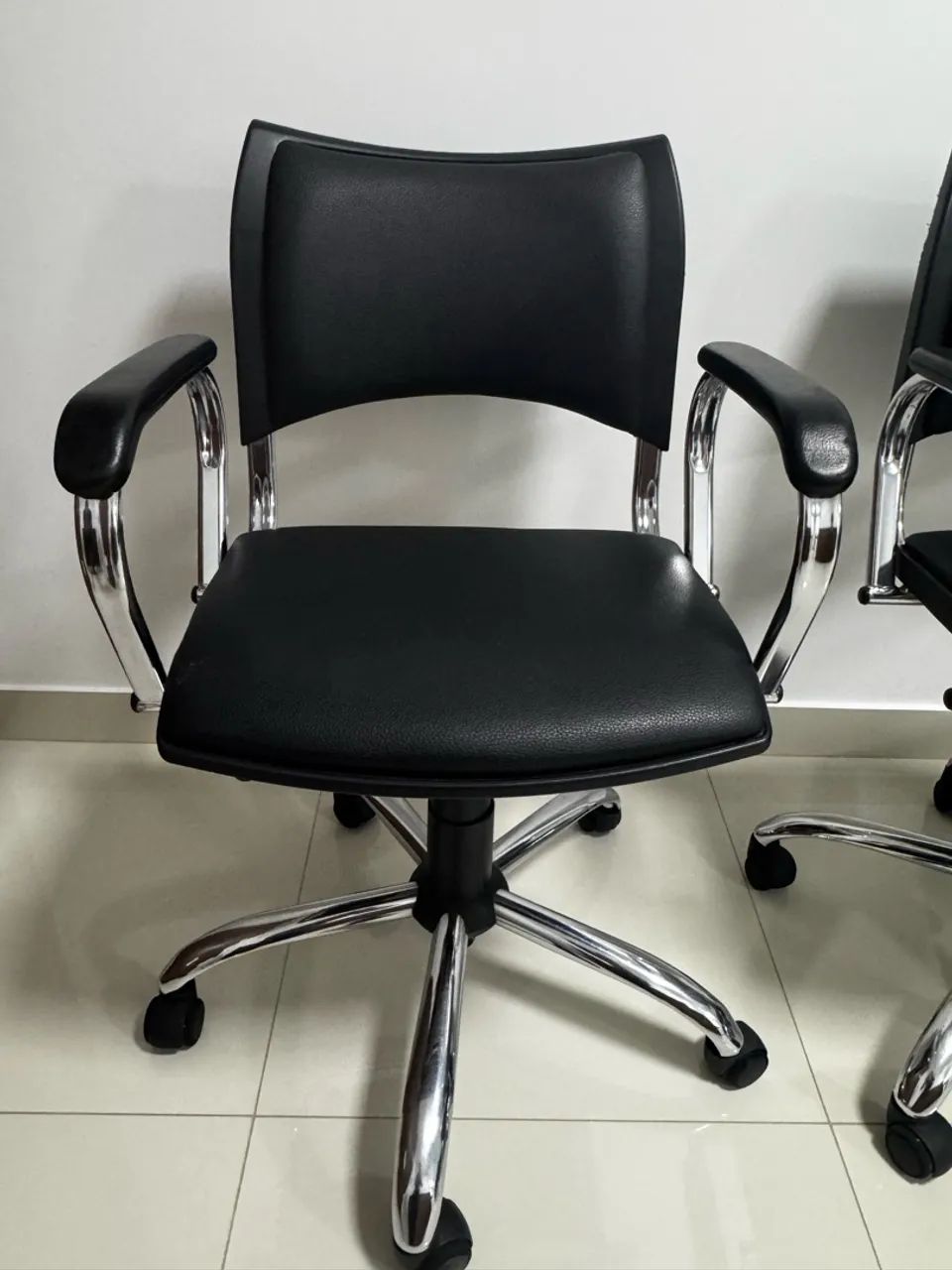 Cadeiras para escritório usadas - Foto 2