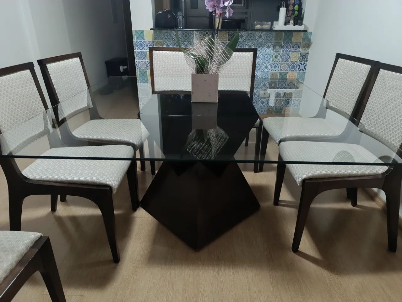 Mesa de jantar de vidro com 8 cadeiras - Foto 2