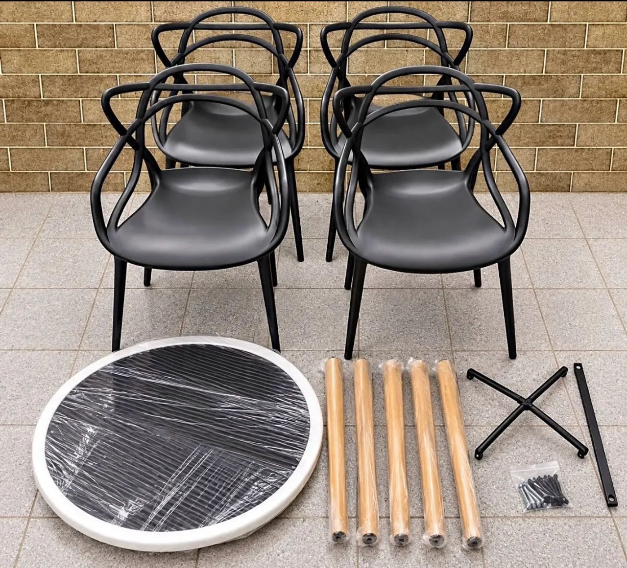CONJUNTO MESA REDONDA 70 CM + 4 CADEIRAS PRETAS MODERNAS