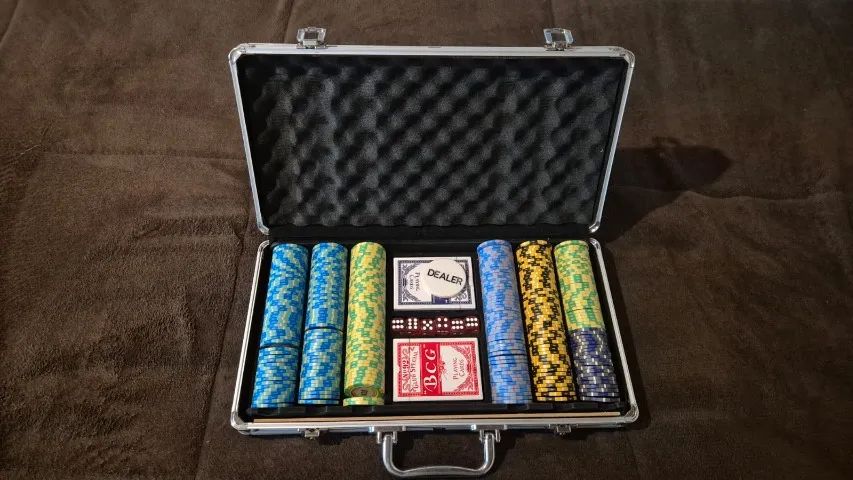 Maleta de poker Monte Carlo com 300 fichas